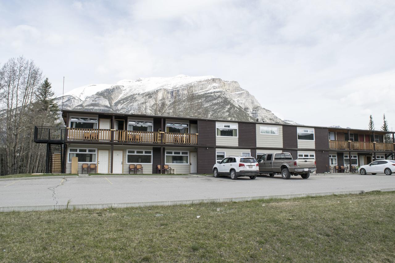 Yamnuska Suites Canmore Exteriör bild